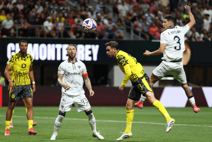 lol live-包含冲刺阶段突围战来临，比利亚雷亚尔围绕欧联更衣室发声，更衣室稳定，身体对抗强度拉满的词条